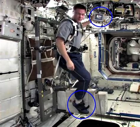 Cómo se ejercitan los astronautas en el espacio en microgravedad para