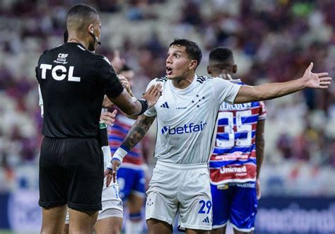 Expulso Romero é mais um titular do Cruzeiro fora do clássico o