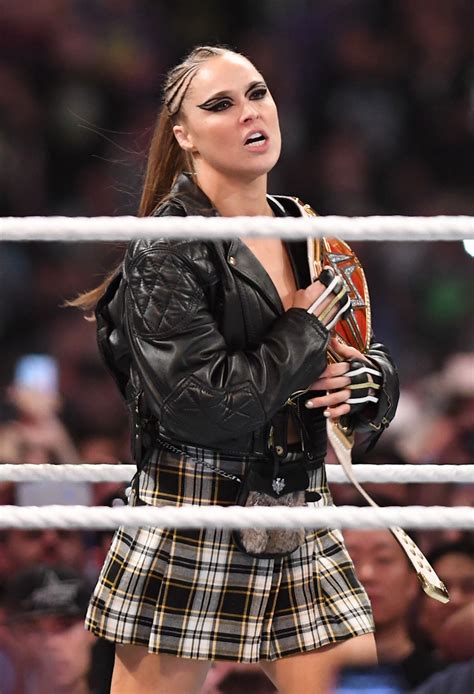 Ronda Rousey Vs Sasha Banks At Wwes 2019 Royal Rumble In Phoenix 01 27