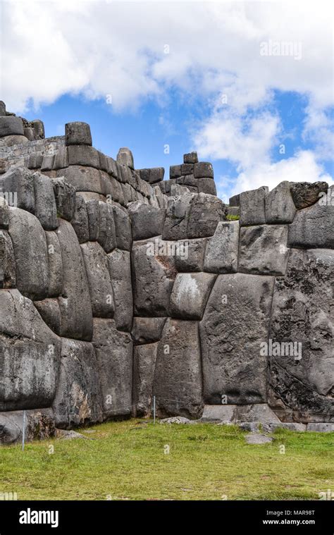 Muros de piedra Inca en el sitio arqueológico de Sacsayhuaman Cusco