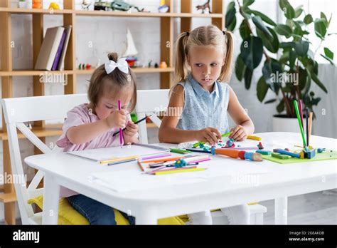 Enfant Handicapé Dessin Banque De Photographies Et D’images à Haute Résolution Alamy