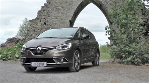 Renault Grand Scenic Review - Changing Lanes