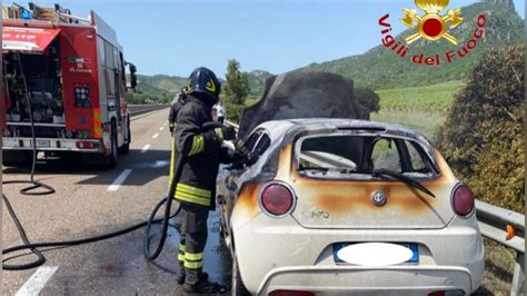 Siniscola Auto A Fuoco Durante La Marcia Conducente Illeso