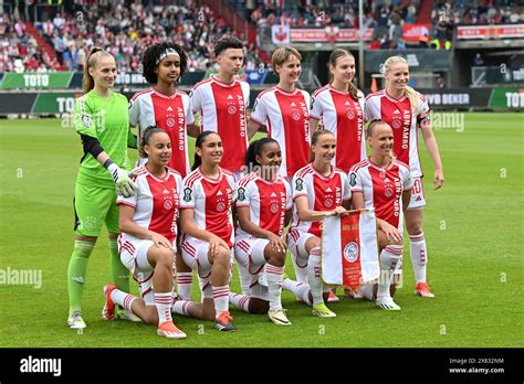 Spieler Von Ajax Mit Torh Ter Regina Van Eijk Von Ajax Vrouwen