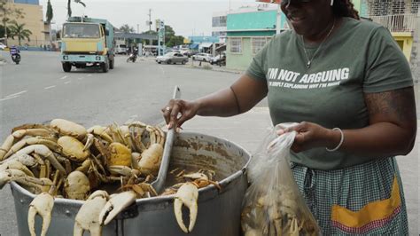 Jamaican Street Food In Kingston Heroes Circle Spicy Crab Outdoor