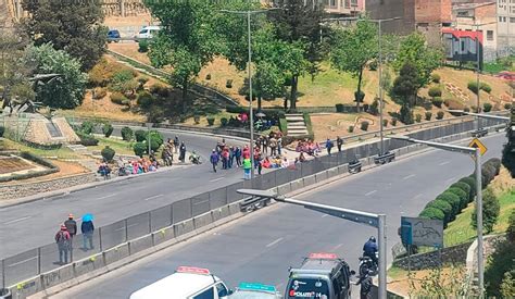 Suspenden Actividades En 10 Unidades Educativas En La Paz Por Bloqueos