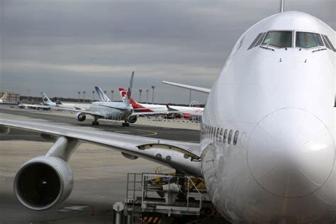 Cockpit of a Boeing 747 editorial stock image. Image of airline - 20313379