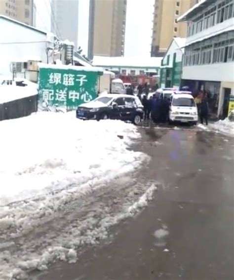 安徽一超市仓库因积雪坍塌 致3人身亡7人受伤 搜狐大视野 搜狐新闻