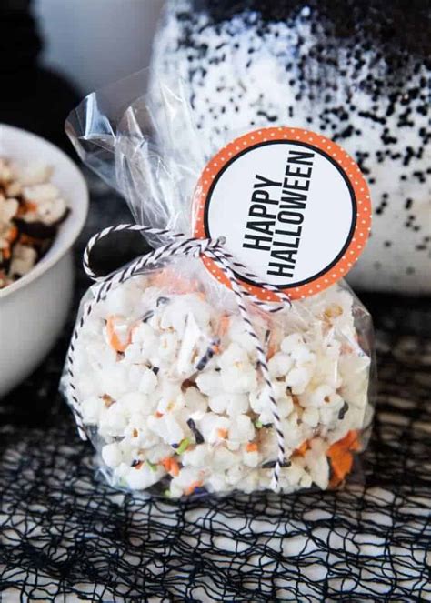 Halloween Candy Popcorn (with FREE printable tags!) - I Heart Naptime