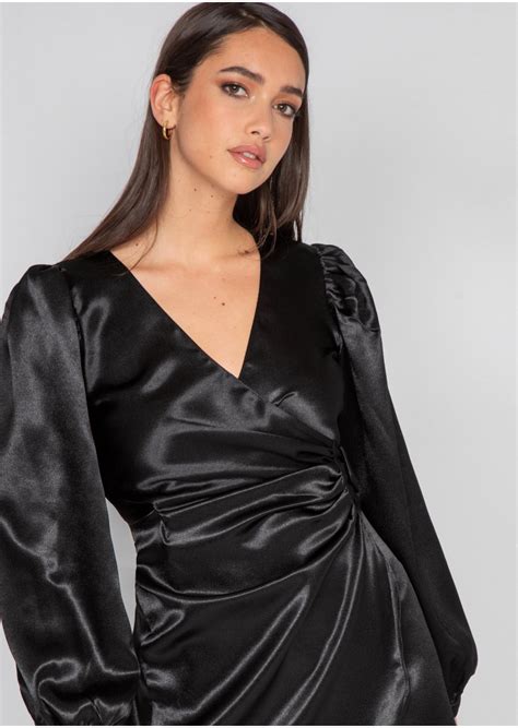 Robe Noir En Satin Drap Outfitbook