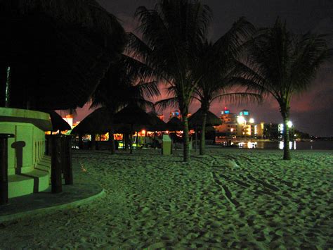 World Most Popular Places: Cancun Beach Mexico Night Life