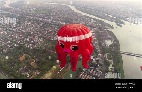 A Squid Shaped Hot Air Balloon Flies Over The Ancient Capital Of Hue Stock Video Footage Alamy