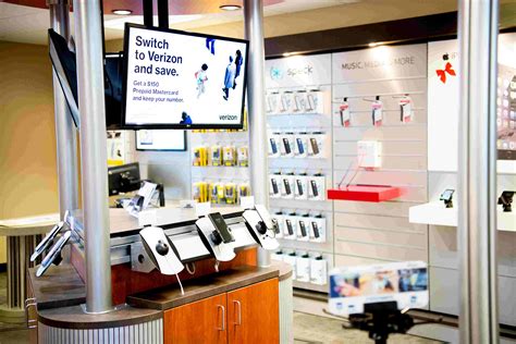 Inside Cellular Sale's mock Verizon retail store