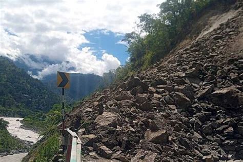 Badrinath Highway Uttarakhand Massive Landslide Blocks Badrinath Highway As Rains Batter