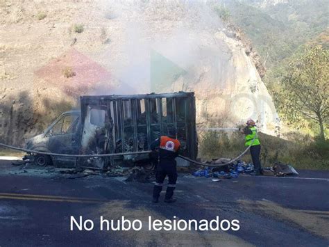 Camioneta de Bimbo se incendió en la Virreyes Teziutlán dentro de