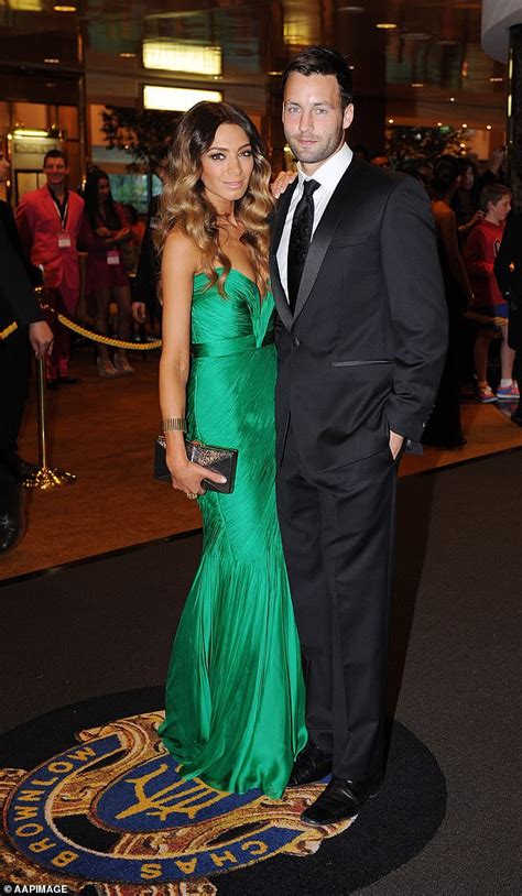 Nadia Bartel Trick Behind Former WAG S Very Leggy Bikini Photo