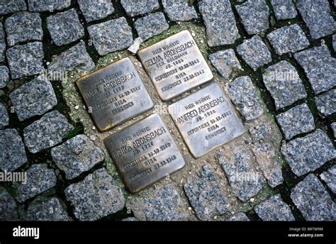 Vier Der 2950 Sogenannte Stolpersteine Stolpersteine In Den Straßen