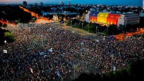 Romania Protests Thousands Rally Against Government For Second Night Cnn