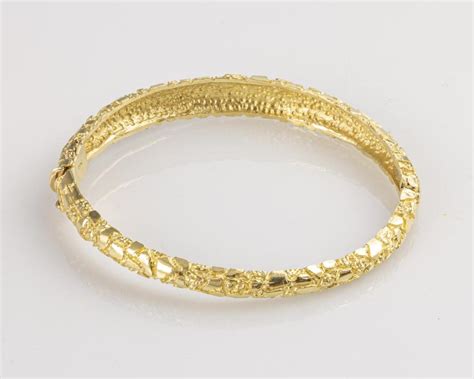 Lot A Textured Kt Yellow Gold Hinged Bangle