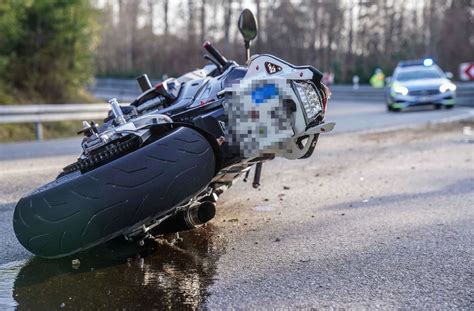 Motorradunfall In Schorndorf Berholman Ver Missgl Ckt J Hriger