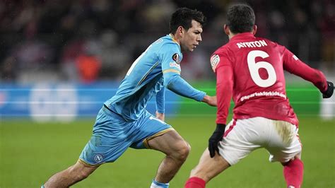 Chucky Lozano tiene problemas para renovar con el Napoli qué hay en