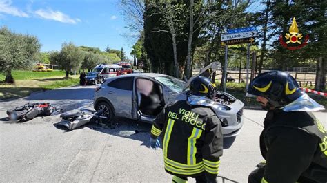 Un Morto Ed Un Ferito Grave In Un Nuovo Tragico Incidente Tra Unauto