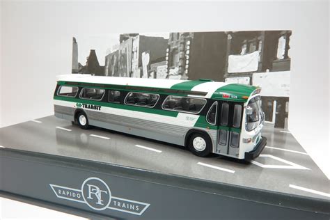 New Look Bus - Suburban - Vehicles - HO scale - Rapido Trains Inc.