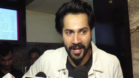 Varun Dhawan Rush Theatre To See Judwaa 2 Audience Reaction Youtube