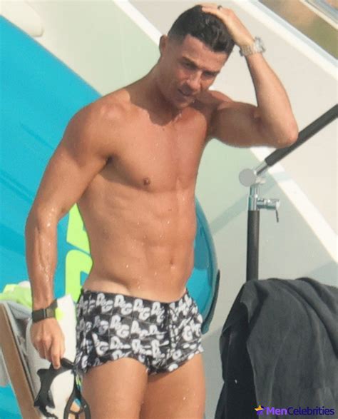 Cristiano Ronaldo Showing Off His Toned Body FappeningHD