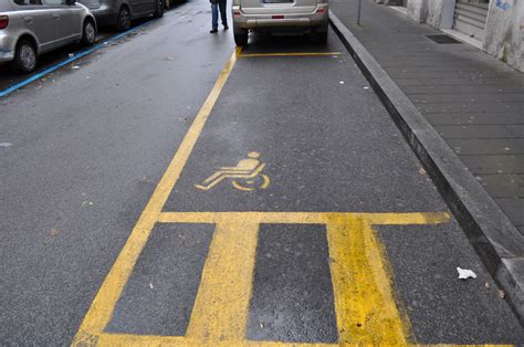 Parcheggio Disabili Dimensioni E Contrassegno