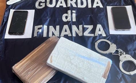 Fermati Sull A2 Nel Cosentino Con Due Chili Di Cocaina Due Arresti