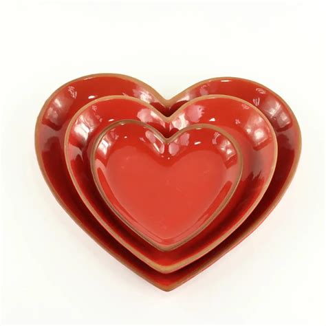 Red Heart Shape Round Terracotta Ceramic Plates For Wedding Application