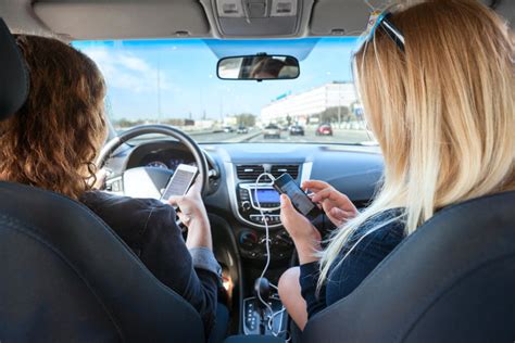 5 ways to stop your teen from texting and driving - Digital Citizen Academy