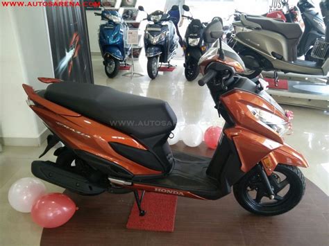 Honda Grazia Colors Neo Orange Metallic (4)