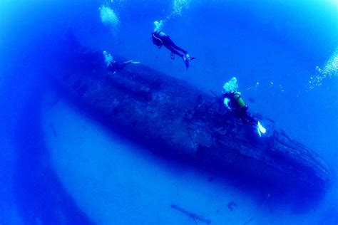 PLONGEZ DANS LHISTOIRE PLONGEZ SUR LE SOUS MARIN LE RUBIS