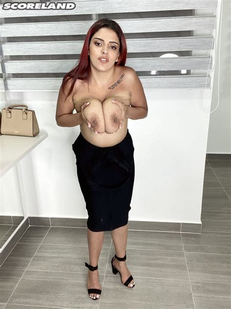 Kinky Samantaa Lee Exposing Her Big Tits In A Public Bathroom Photos