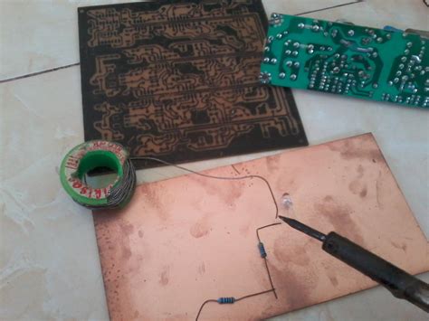 Cara Menyolder Komponen Elektronik Di Pcb