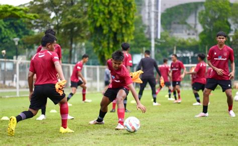 Timnas U 16 Gelar Seleksi Perdana Dipimpin Pelatih Kepala Nova Arianto