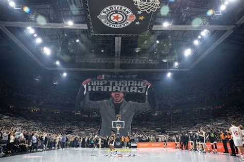 PARTIZANU TESNA ARENA Grobari Za Dan Razgrabili Sezonske Ulaznice