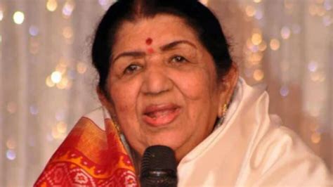 Lata Mangeshkar Health Update लता मंगेशकर को कोरोना के साथ हुआ निमोनिया हालत में सुधार भतीजी