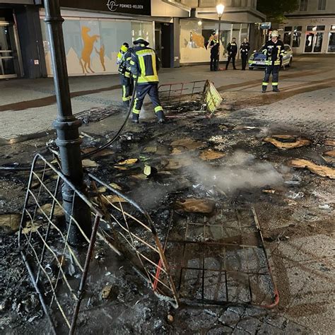 Brennt Müll an Gebäude Freiw Feuerwehr Celle