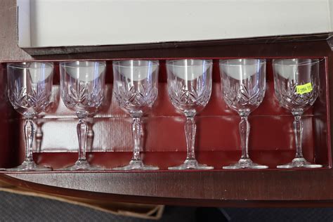 Lot Boxed Wine Glass Set