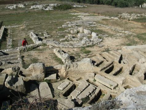 La Bellezza Vien Scavando A Vaste Risorge Un Antico Luogo Di Culto