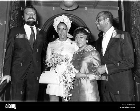 Elizabeth taylor richard burton wedding Black and White Stock Photos ...