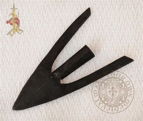 arrow heads  archery    medieval