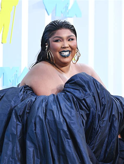 Lizzo Has Volume For Days At Mtv Vmas Red Carpet 2022 In Blue Dress