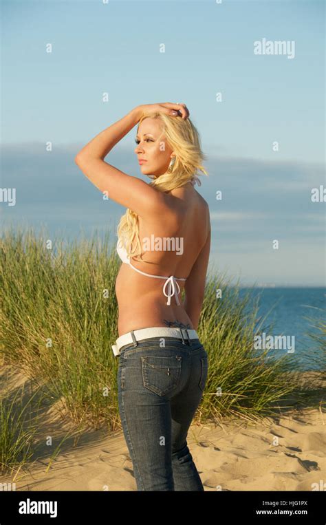 Jeans Long Beach Bikini Fotos Und Bildmaterial In Hoher Aufl Sung Alamy