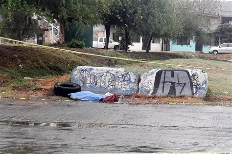 Hallan A Hombre Muerto En Campo De Futbol