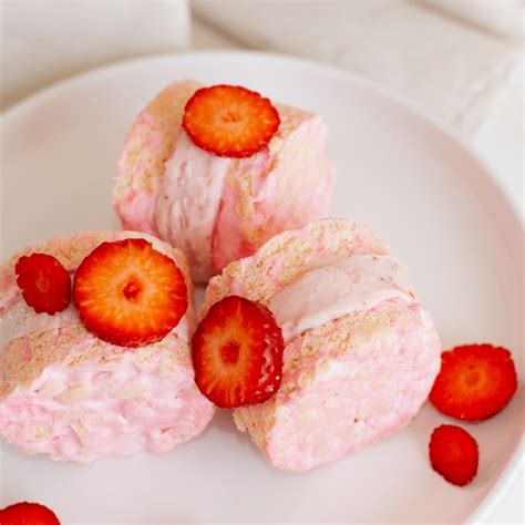 Fresh Strawberry Ice Cream Sandwiches x5 – WhiskAway Ice Cream and Sorbet