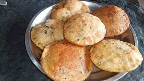 आल सज क पर Aloo Suji Ki Puri Rava Semolina Puri Suji Aloo Ki